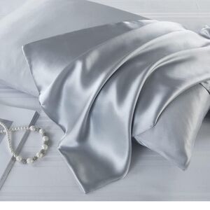 🆕️ Elegant Silver/Gray Satin Pillowcase Set